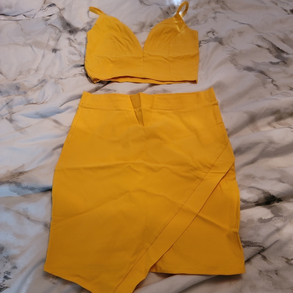 Matching crop top and skirt set BRAND NEW w/o tag
